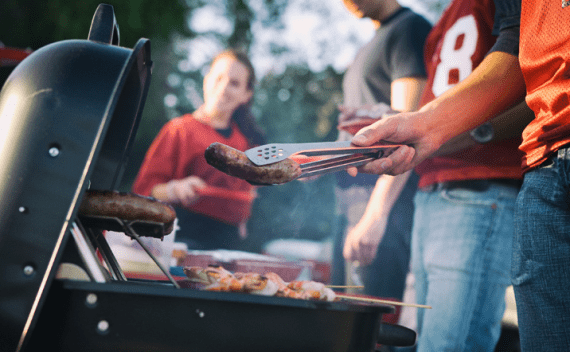 Grilling with friends is the Grillax Lifestyle.